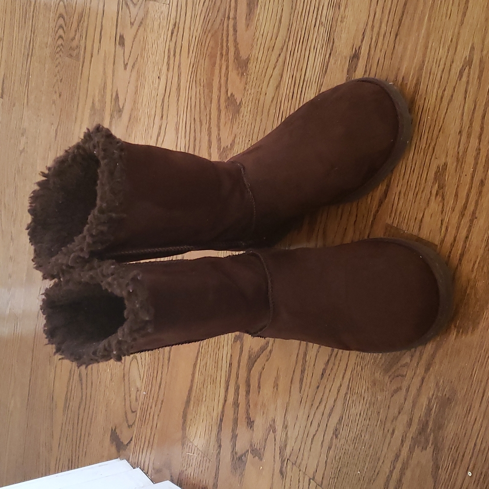 SO brown boots.